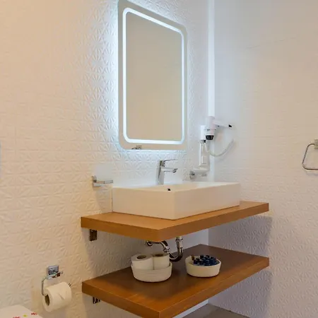Hotel Larimar 2*