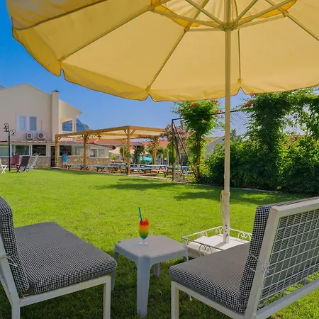 Larimar Hotel 2*