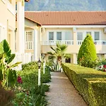 Hotel Larimar