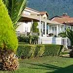 Hotel Larimar 2*