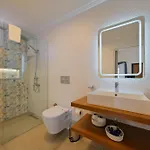 Larimar Hotel 2*
