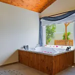Hotel Larimar 2*