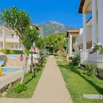 Larimar Hotel 2*