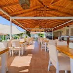 Larimar Hotel 2*