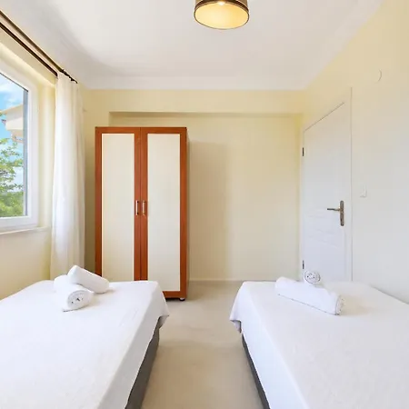 Larimar Hotel 2*